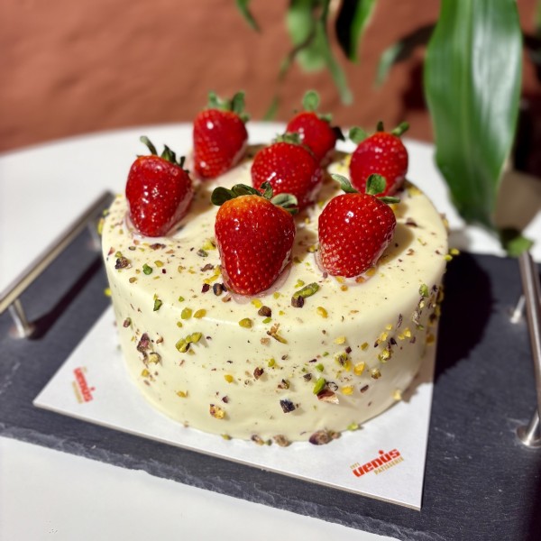 Çilekli Beyaz Soslu